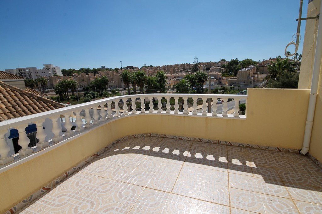 For Sale - Beautifully presented 3 bed villa with communal pool -  - Alicante