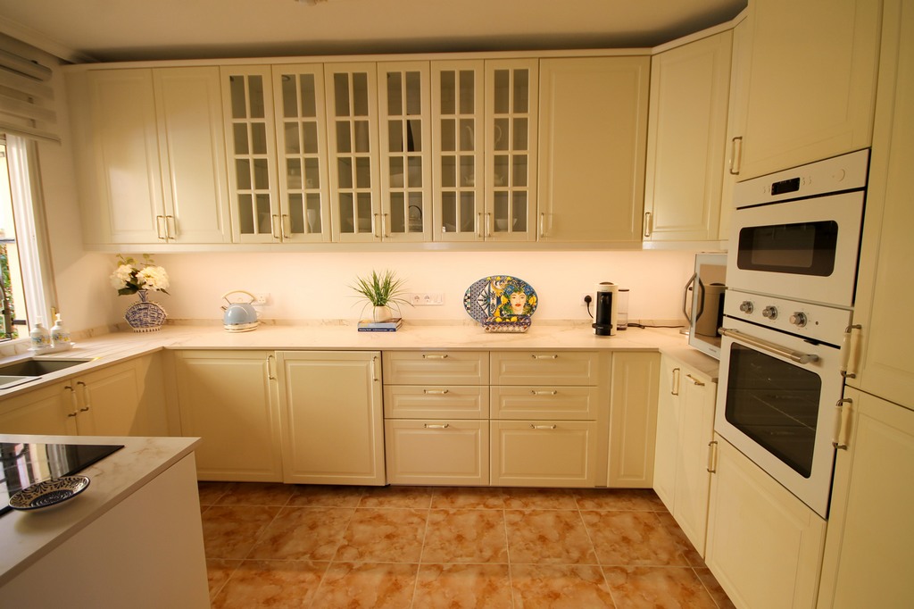 For Sale - Beautifully presented 3 bed villa with communal pool -  - Alicante