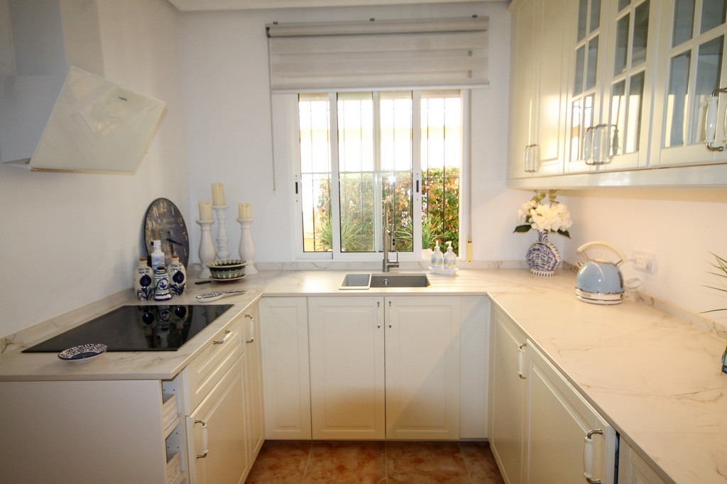For Sale - Beautifully presented 3 bed villa with communal pool -  - Alicante