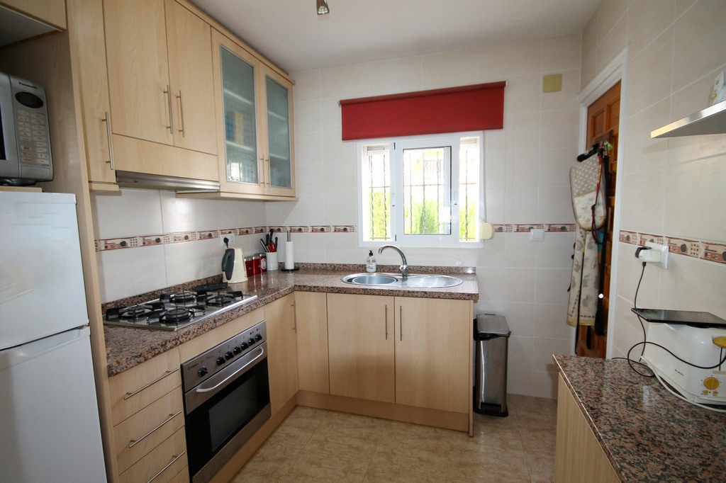 For Sale - Well presented 2 bed, 2.5 bath mid terrace with communal pools -  - 