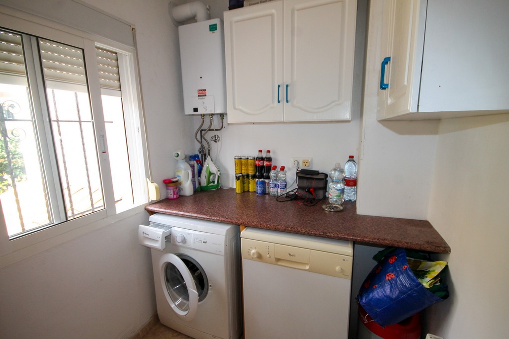 For Sale - Well presented 2 bed, 2.5 bath mid terrace with communal pools -  - 