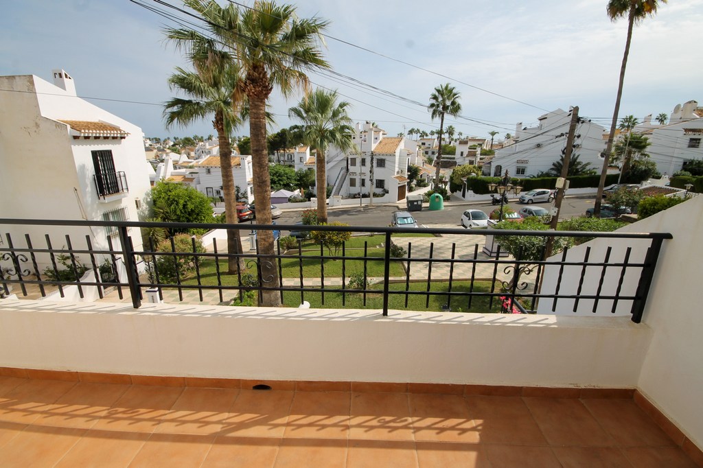 For Sale - Well presented 2 bed, 2.5 bath mid terrace with communal pools -  - 