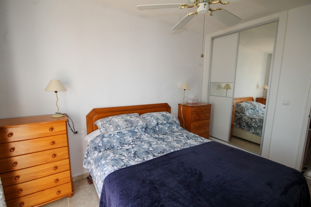 For Sale - Well presented 2 bed, 2.5 bath mid terrace with communal pools -  - 
