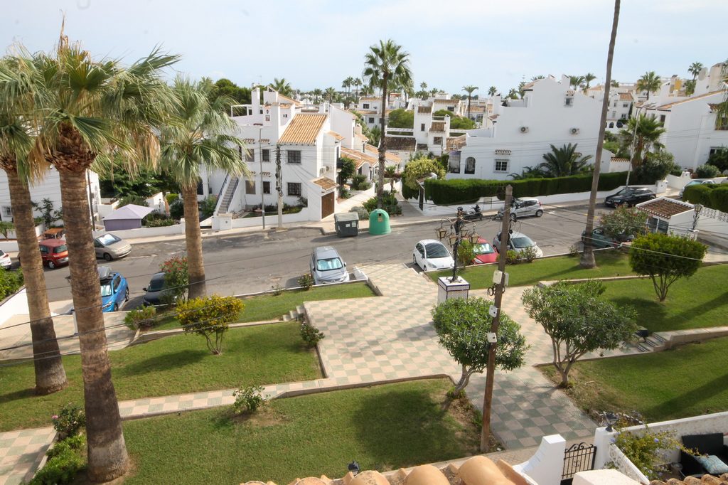 For Sale - Well presented 2 bed, 2.5 bath mid terrace with communal pools -  - 