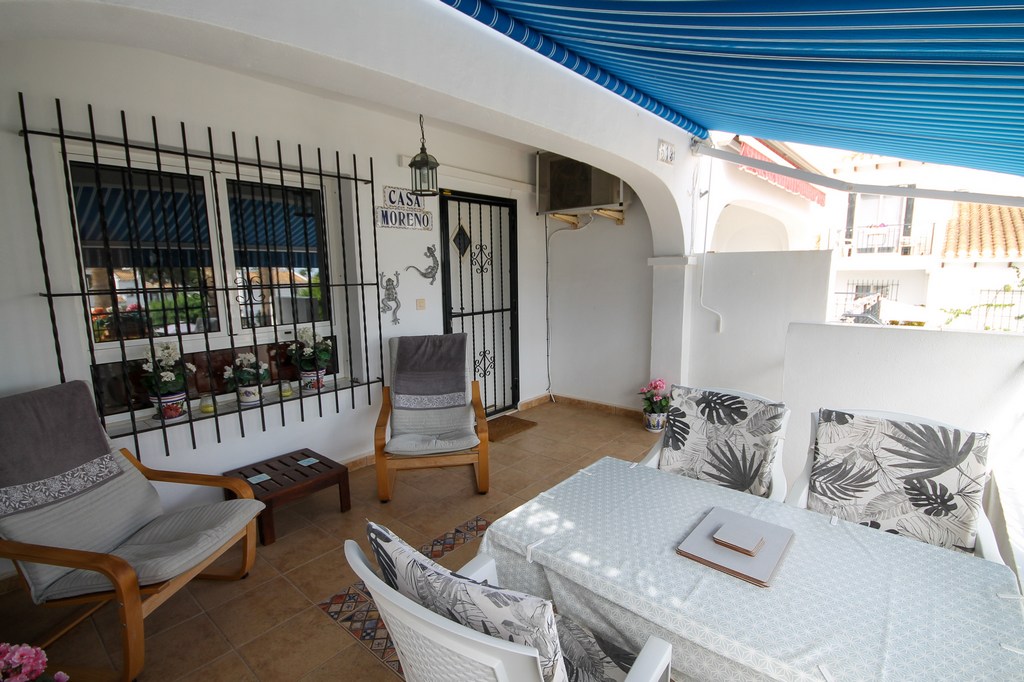 For Sale - Well presented 2 bed, 2.5 bath mid terrace with communal pools -  - 