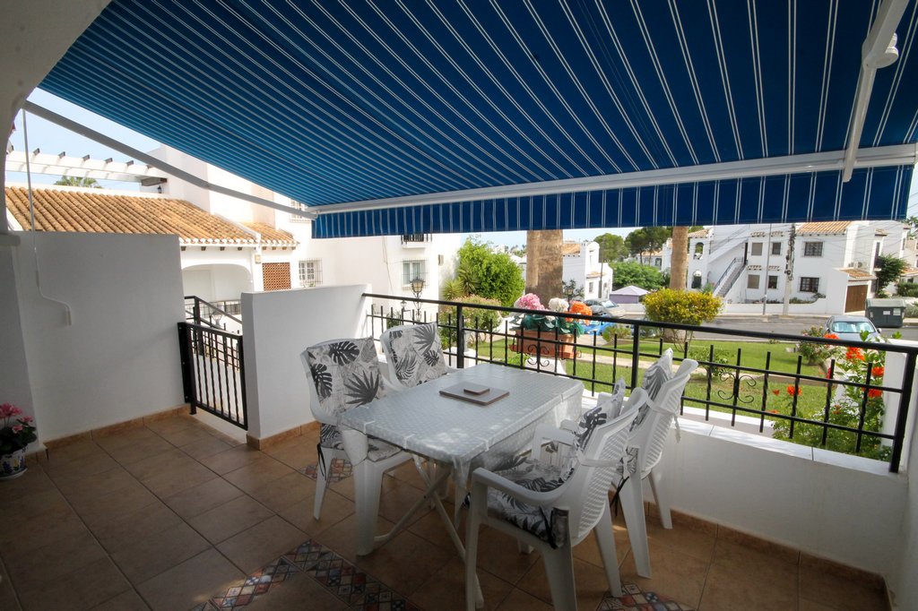 For Sale - Well presented 2 bed, 2.5 bath mid terrace with communal pools -  - 