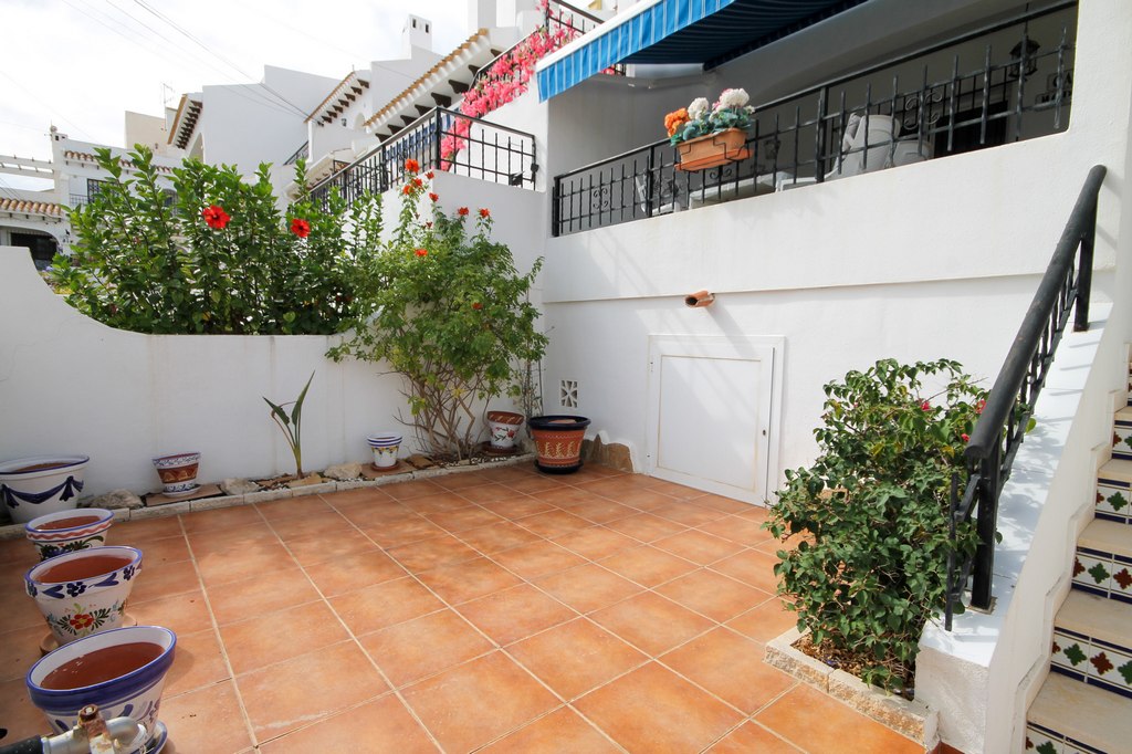 For Sale - Well presented 2 bed, 2.5 bath mid terrace with communal pools -  - 