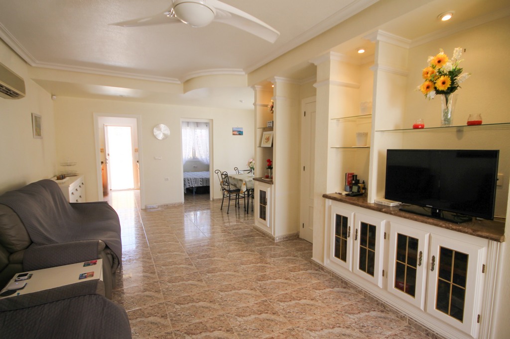 For Sale - Well presented 3 bedroom house with large corner plot -  - Alicante