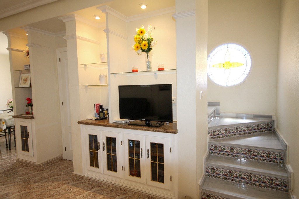 For Sale - Well presented 3 bedroom house with large corner plot -  - Alicante