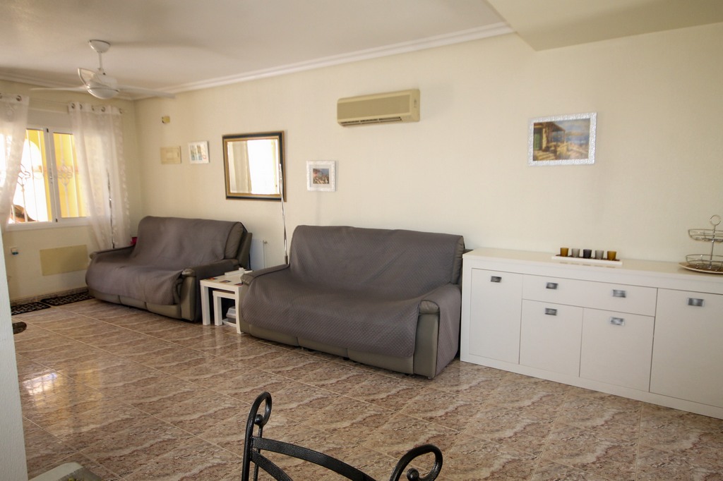 For Sale - Well presented 3 bedroom house with large corner plot -  - Alicante