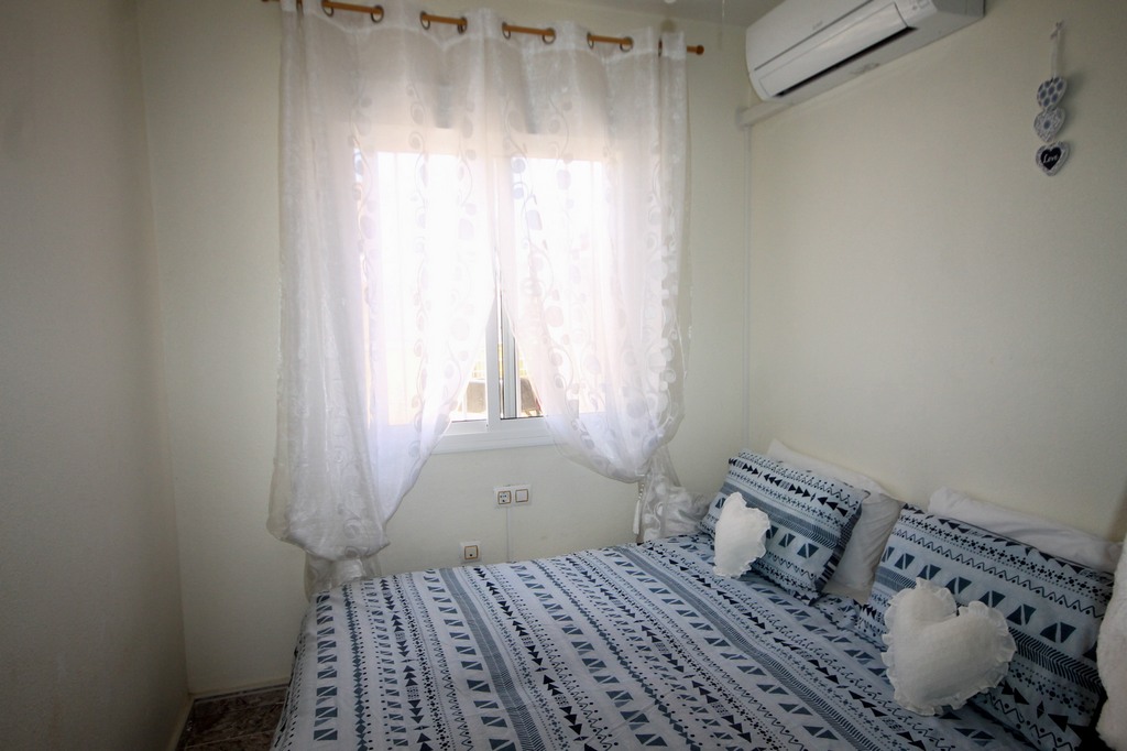 For Sale - Well presented 3 bedroom house with large corner plot -  - Alicante