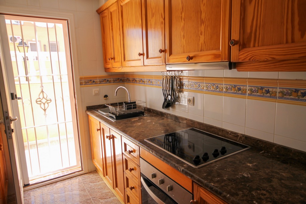 For Sale - Well presented 3 bedroom house with large corner plot -  - Alicante