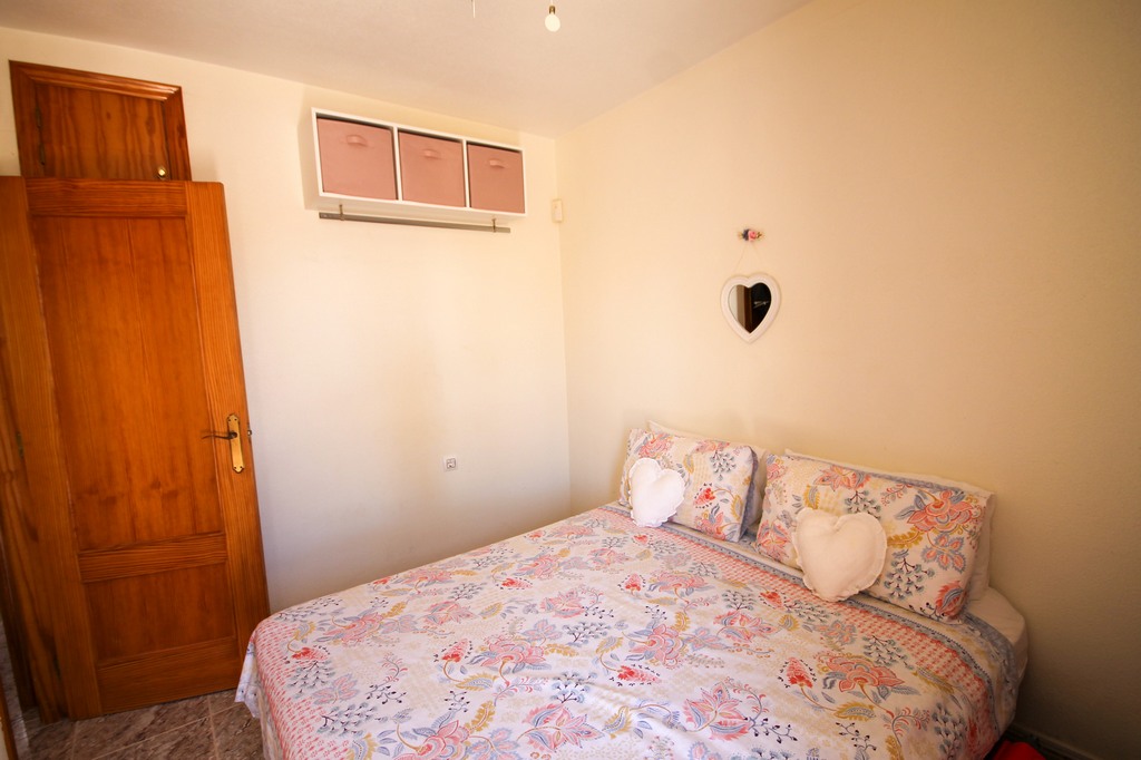 For Sale - Well presented 3 bedroom house with large corner plot -  - Alicante