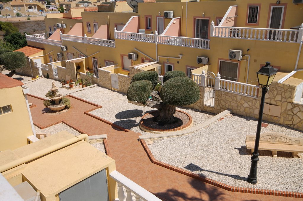 For Sale - Well presented 3 bedroom house with large corner plot -  - Alicante