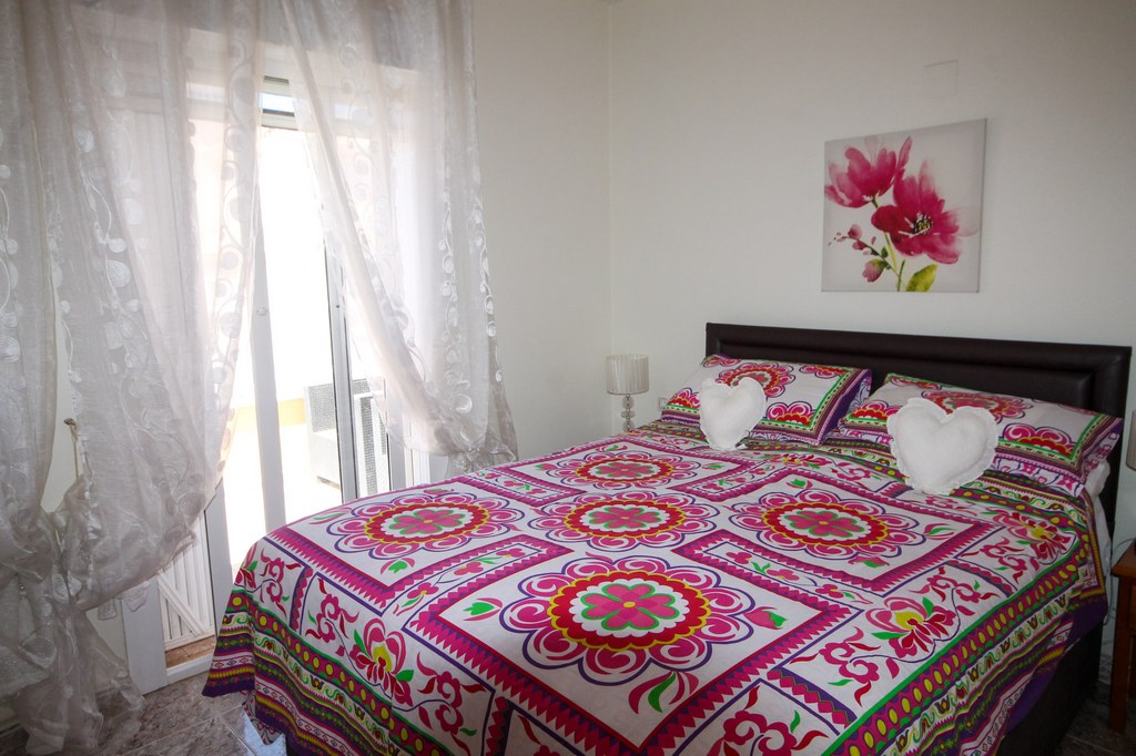 For Sale - Well presented 3 bedroom house with large corner plot -  - Alicante