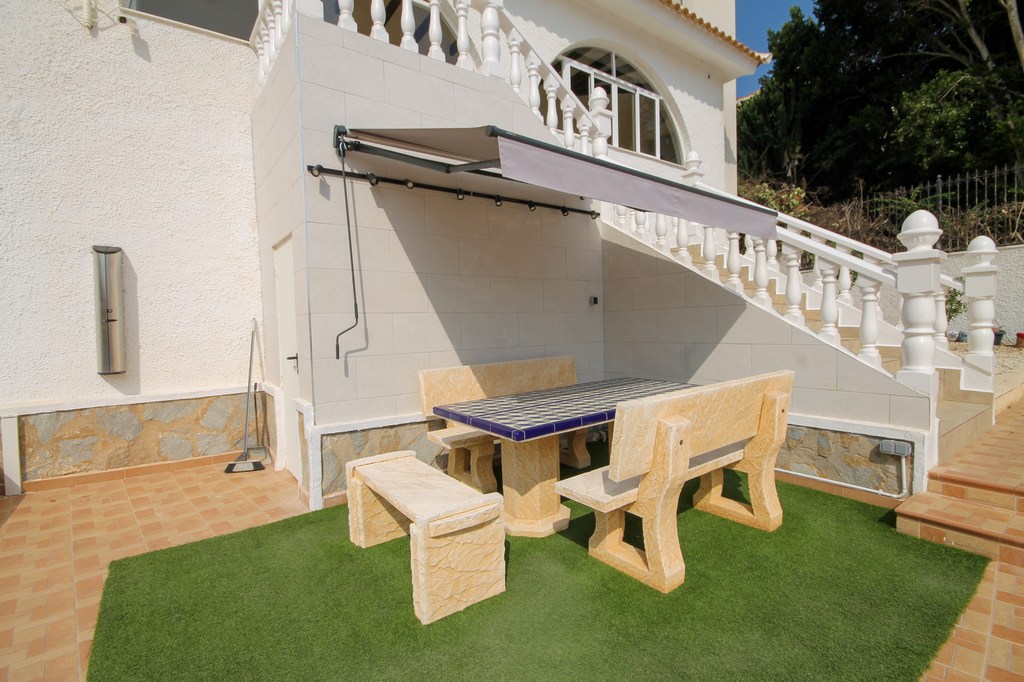 For Sale - Fabulous 5 bed 4 bath villa on large plot -  - Alicante