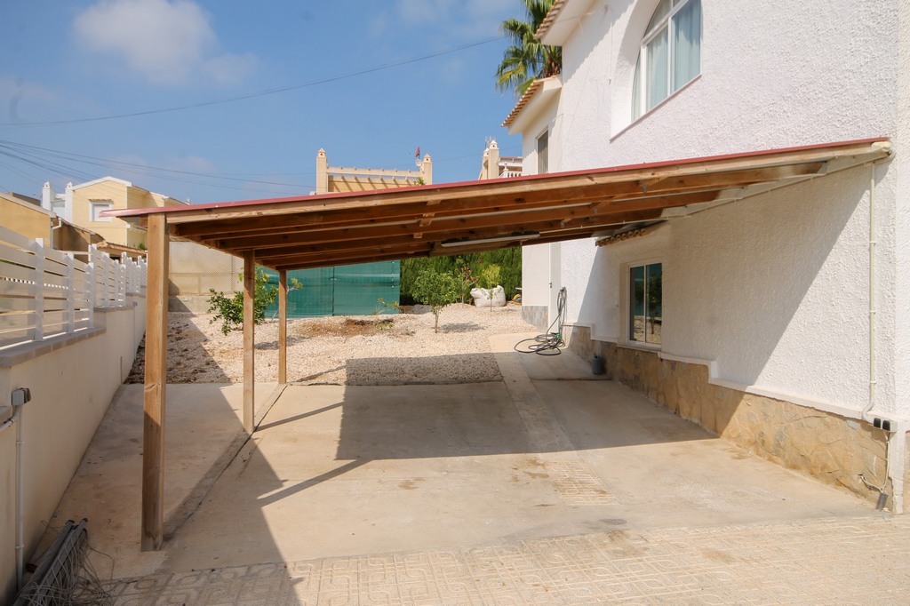 For Sale - Fabulous 5 bed 4 bath villa on large plot -  - Alicante