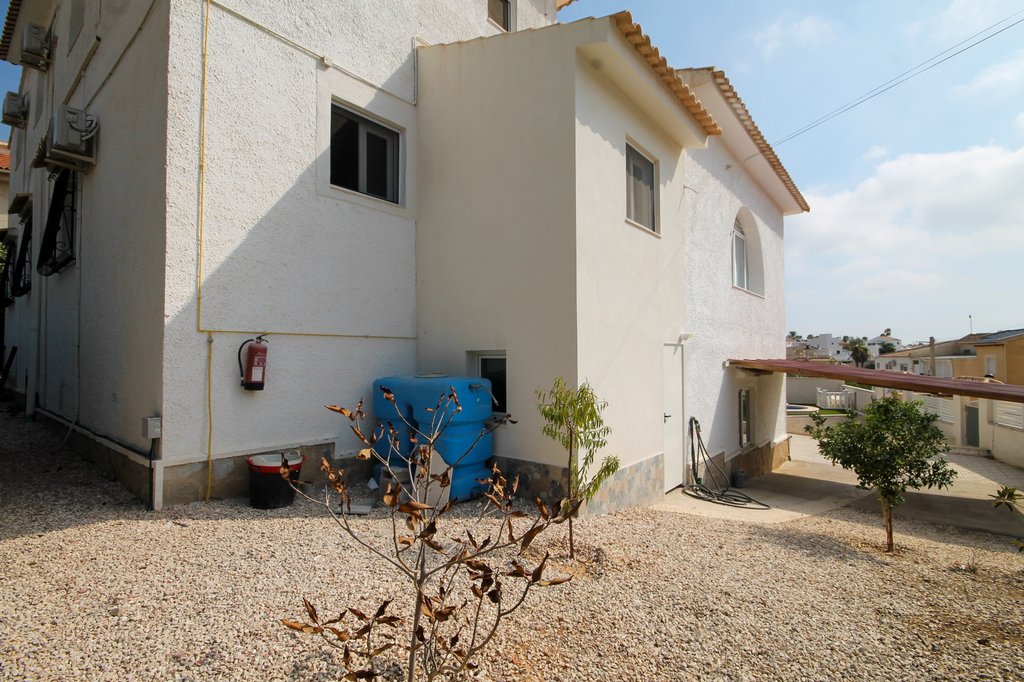 For Sale - Fabulous 5 bed 4 bath villa on large plot -  - Alicante