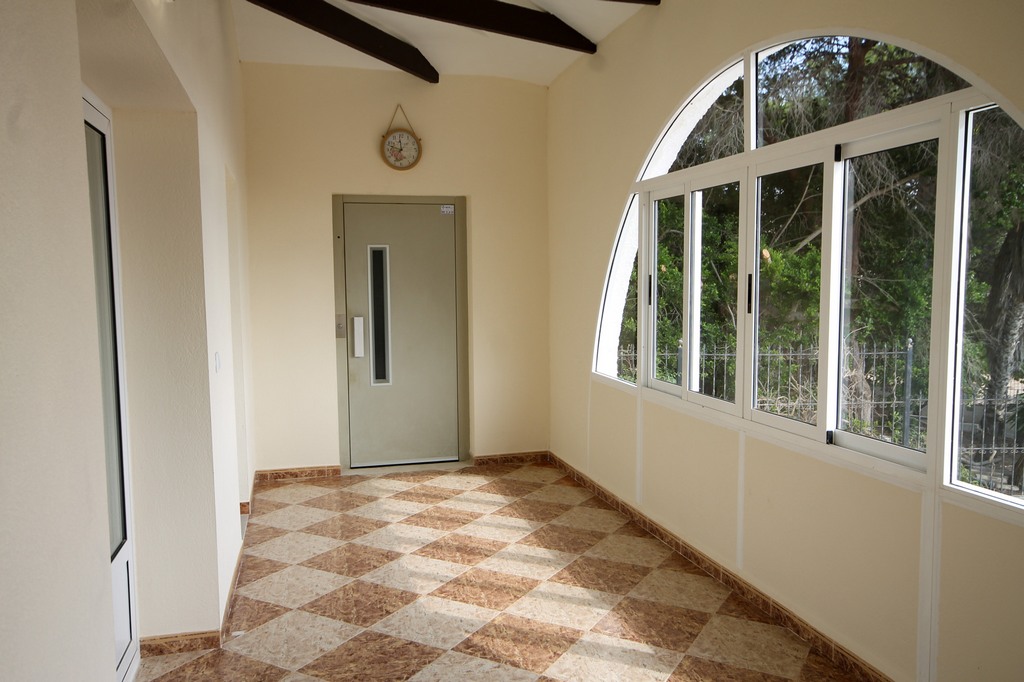 For Sale - Fabulous 5 bed 4 bath villa on large plot -  - Alicante