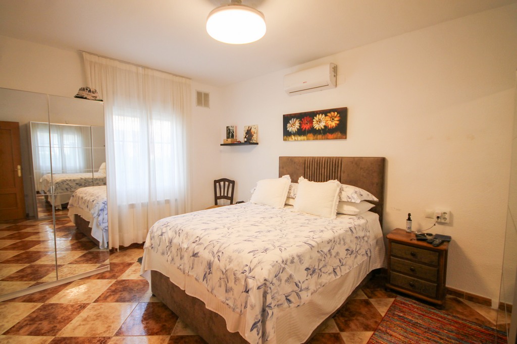For Sale - Fabulous 5 bed 4 bath villa on large plot -  - Alicante