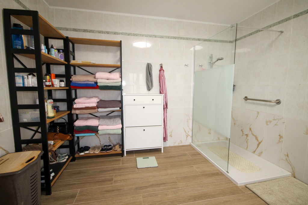 For Sale - Fabulous 5 bed 4 bath villa on large plot -  - Alicante