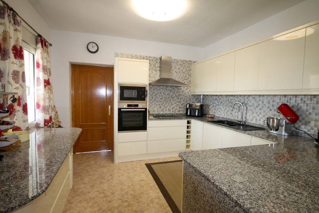For Sale - Fabulous 5 bed 4 bath villa on large plot -  - Alicante