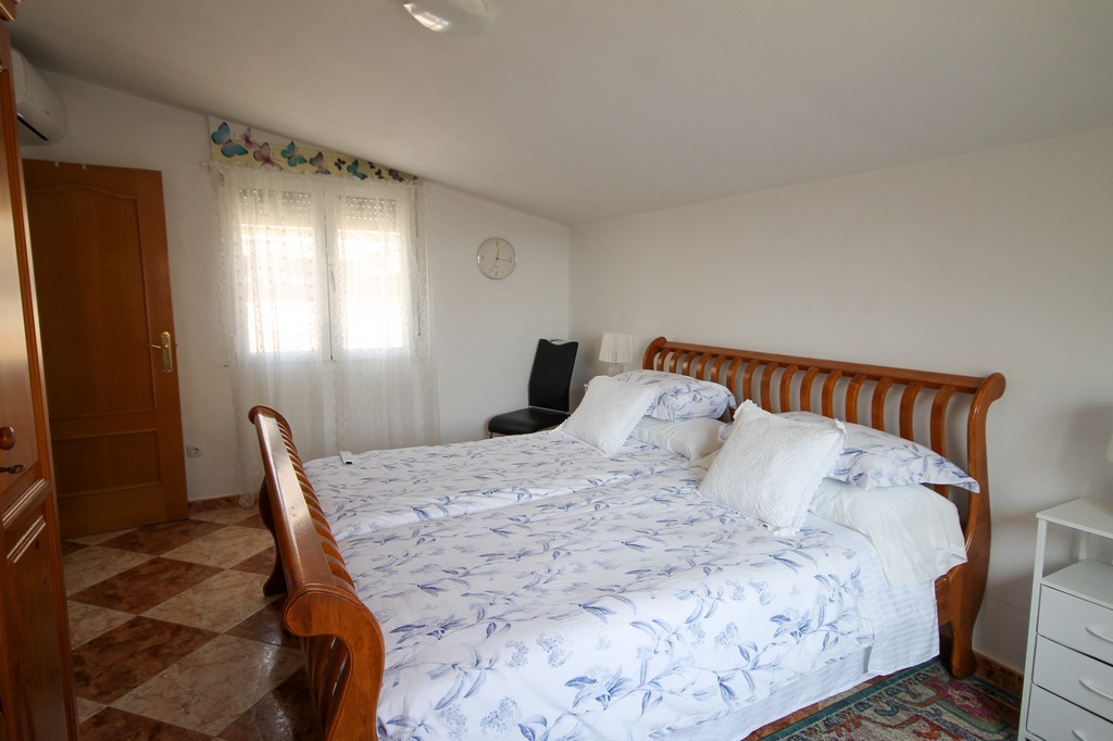 For Sale - Fabulous 5 bed 4 bath villa on large plot -  - Alicante
