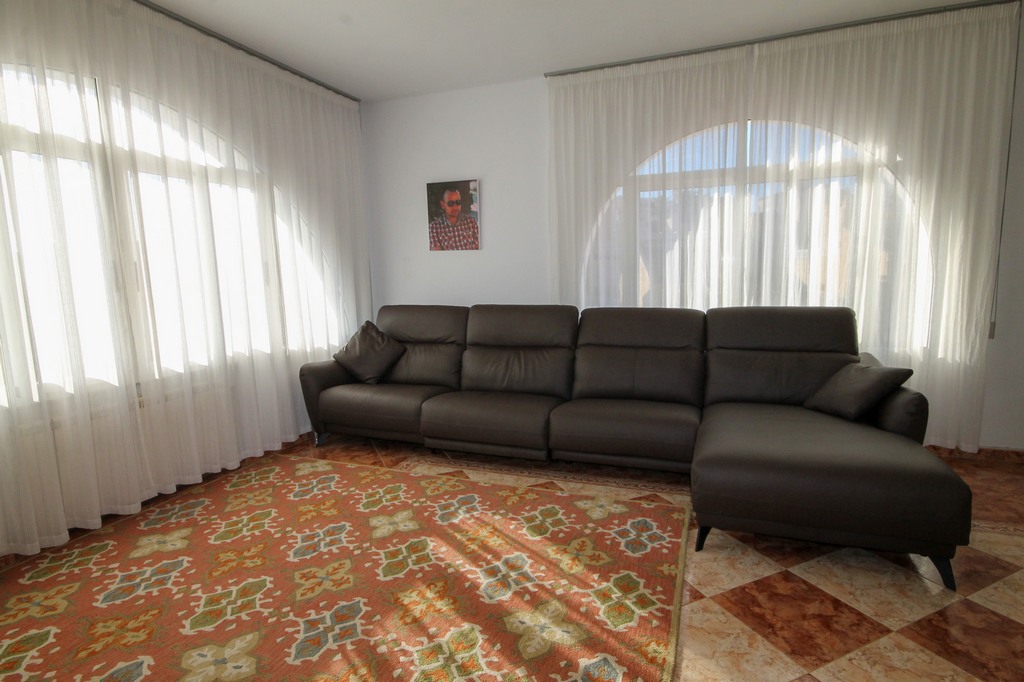 For Sale - Fabulous 5 bed 4 bath villa on large plot -  - Alicante