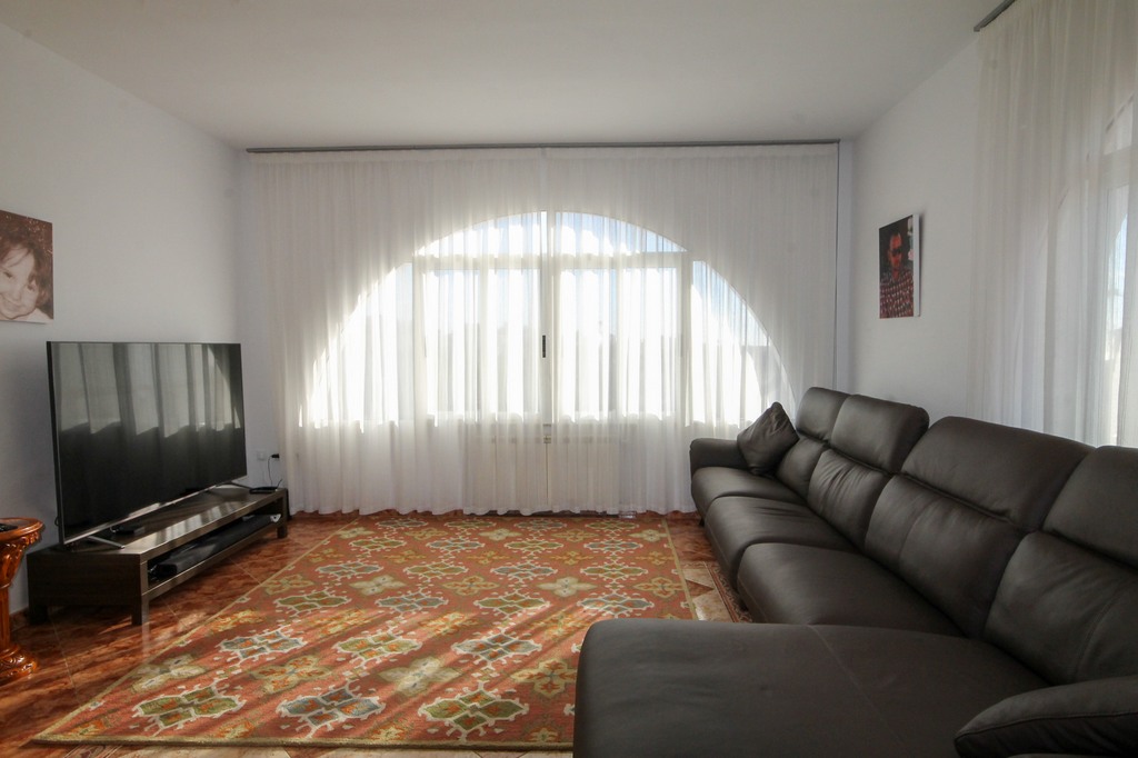 For Sale - Fabulous 5 bed 4 bath villa on large plot -  - Alicante