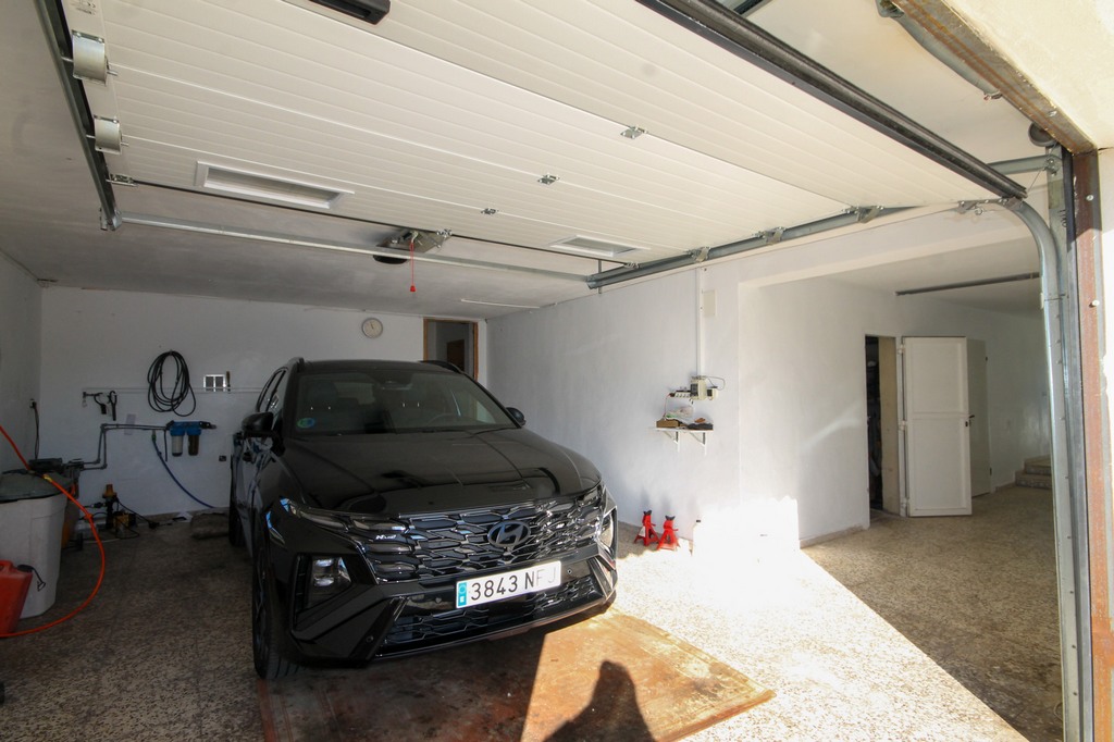 For Sale - Fabulous 5 bed 4 bath villa on large plot -  - Alicante