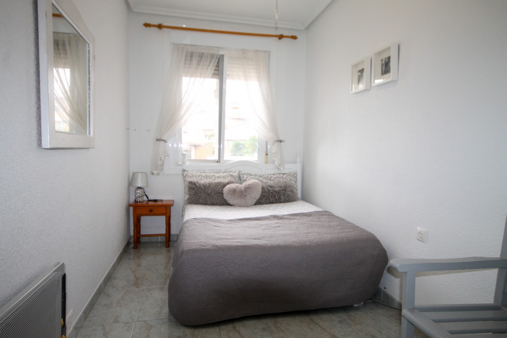 For Sale - Well presented 2 bed apartment with basement -  - Alicante
