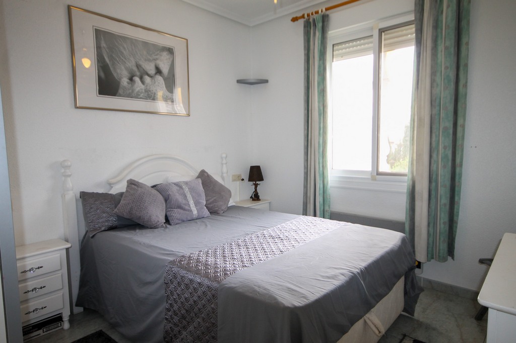 For Sale - Well presented 2 bed apartment with basement -  - Alicante