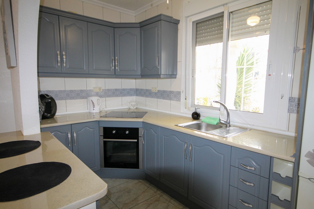 For Sale - Well presented 2 bed apartment with basement -  - Alicante