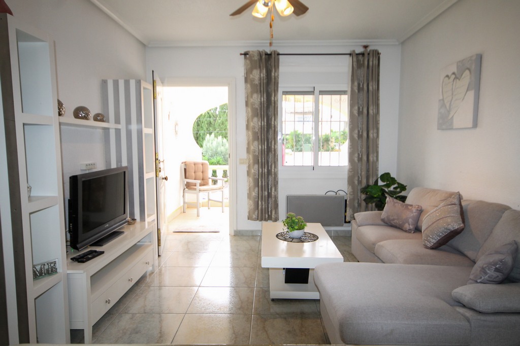For Sale - Well presented 2 bed apartment with basement -  - Alicante