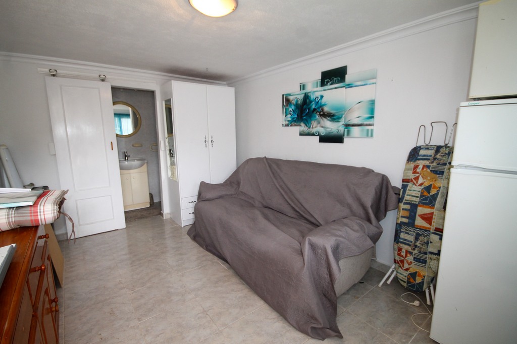 For Sale - Well presented 2 bed apartment with basement -  - Alicante