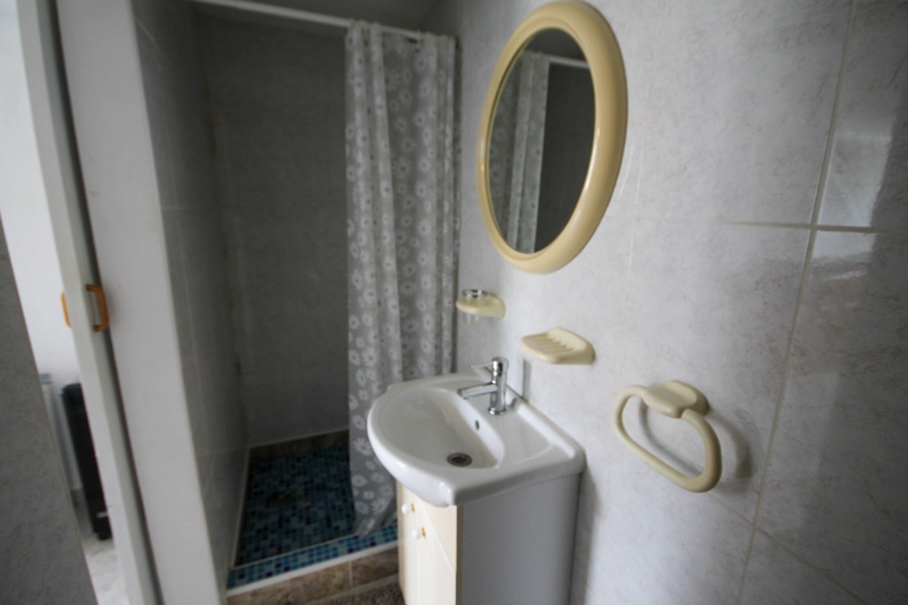 For Sale - Well presented 2 bed apartment with basement -  - Alicante