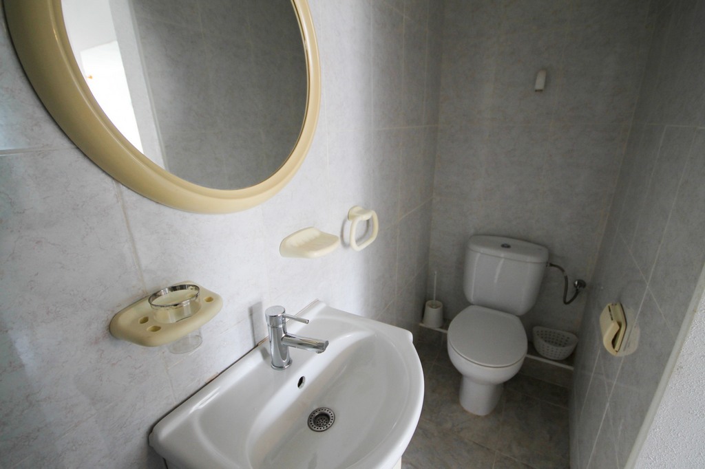 For Sale - Well presented 2 bed apartment with basement -  - Alicante