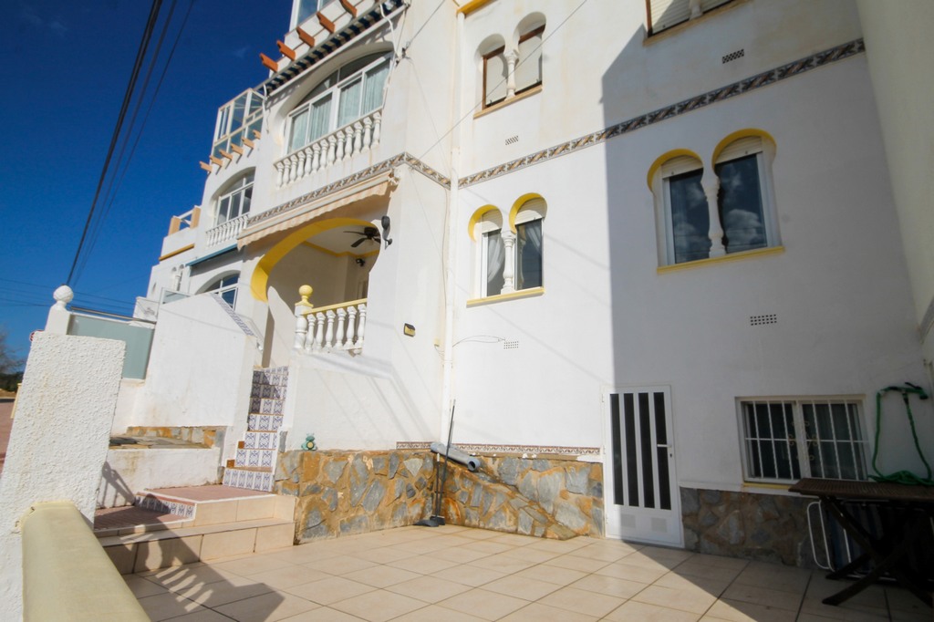 For Sale - Well presented 2 bed apartment with basement -  - Alicante