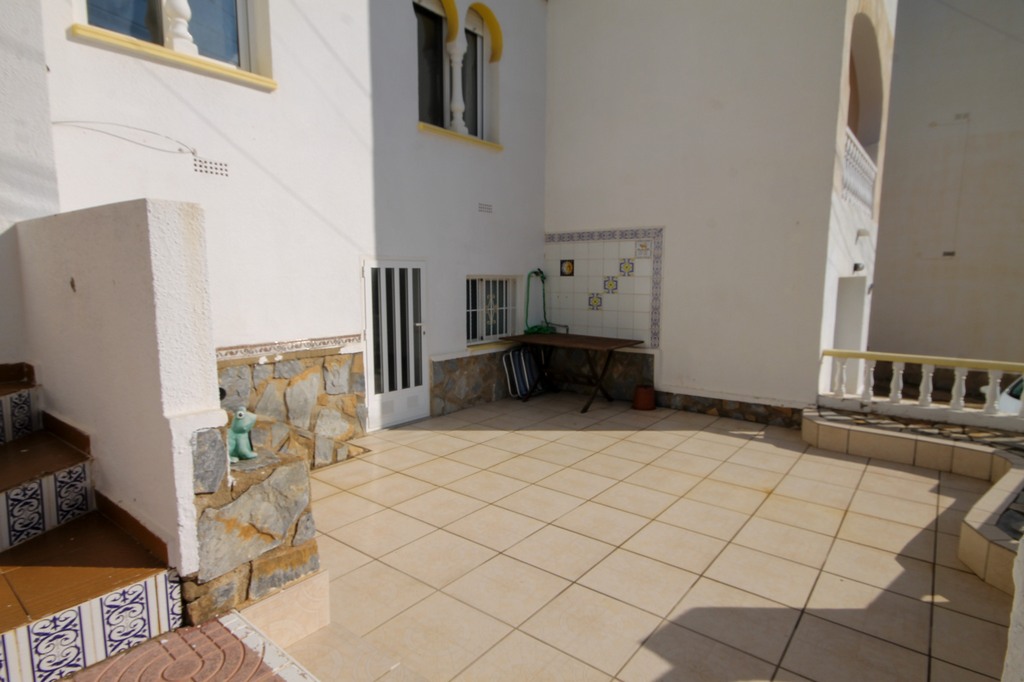 For Sale - Well presented 2 bed apartment with basement -  - Alicante