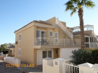 4 Bed,. 3 bath detached villa with communal pool